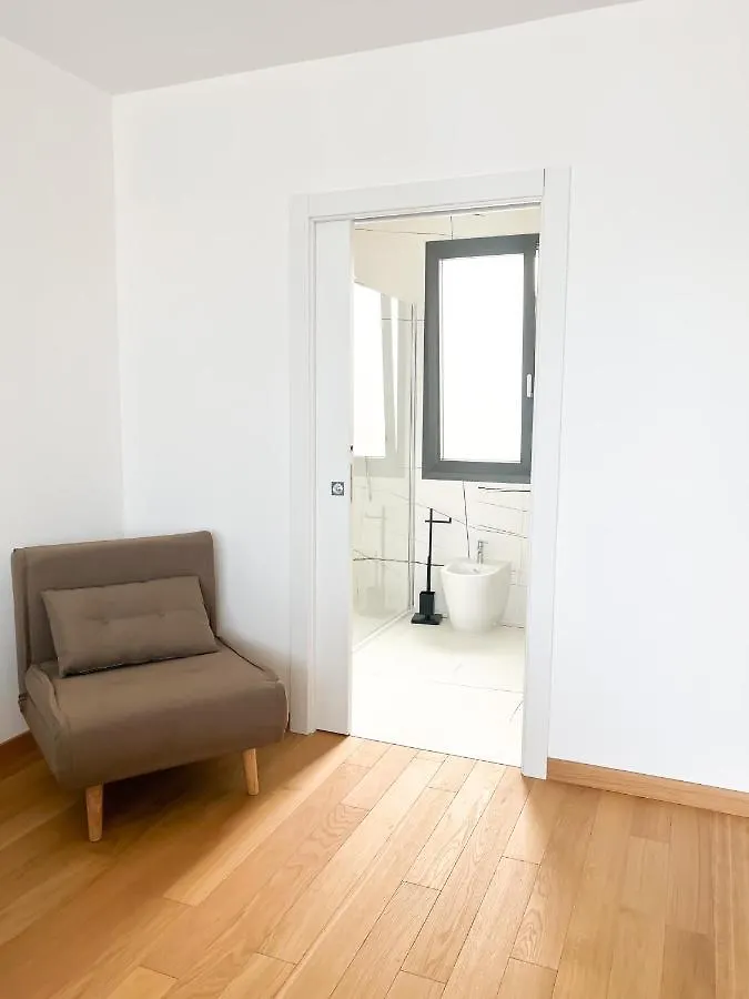 فندق Glass House - Smart Rooms & Parking ليتشي