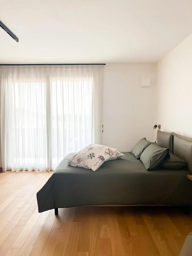 Glass House - Smart Rooms & Parking ليتشي