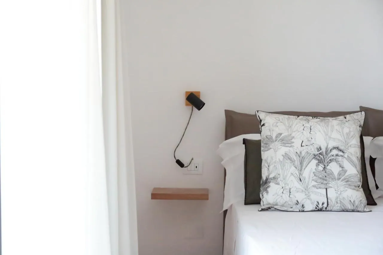 Glass House - Smart Rooms & Parking ليتشي فندق