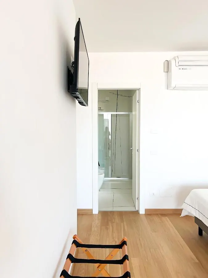 Glass House - Smart Rooms & Parking ليتشي إيطاليا