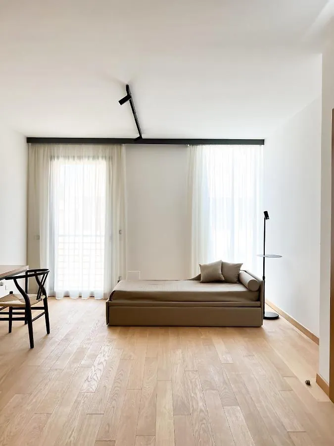 Glass House - Smart Rooms & Parking ليتشي