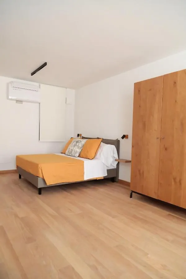 Glass House - Smart Rooms & Parking ليتشي فندق