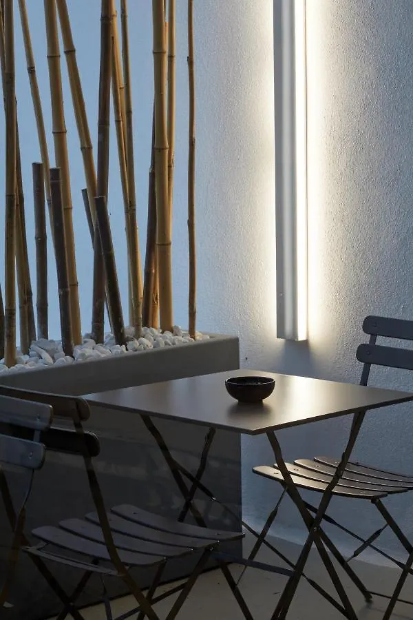 Glass House - Smart Rooms & Parking ليتشي فندق